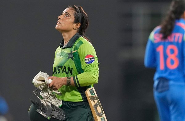 Why did ICC reprimand Pakistan Cricketer Sidra Amin?
