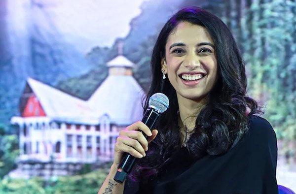 Smriti Mandhana Makes First Public Appearance After Calling Off Wedding, Calls Cricket Greatest Love