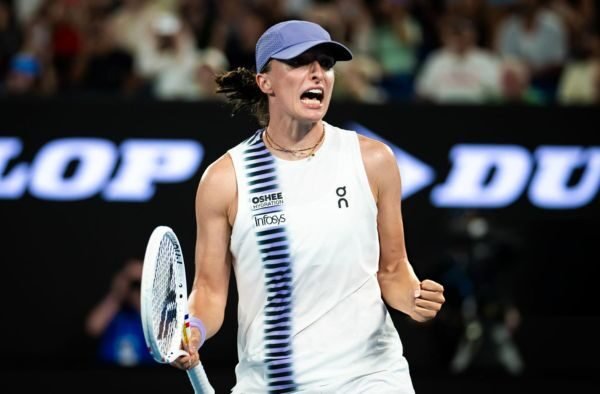 Iga Swiatek Battles Past Yuan Yue in Gritty Australian Open 2026 First-Round Win