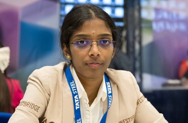 Vaishali Rameshbabu Takes Sole Lead at FIDE Women's Candidates 2026