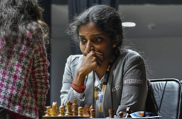 Vaishali Rameshbabu Beats Aleksandra Goryachkina to Lead Women's FIDE Candidates by One Point