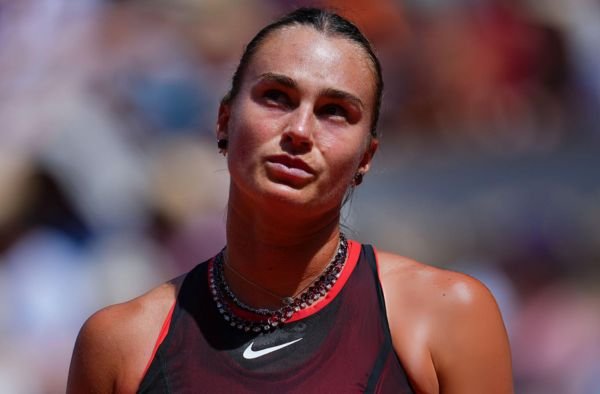 Aryna Sabalenka Beats French Wildcard Elsa Jacquemot in Tight First Set at Roland Garros 2026