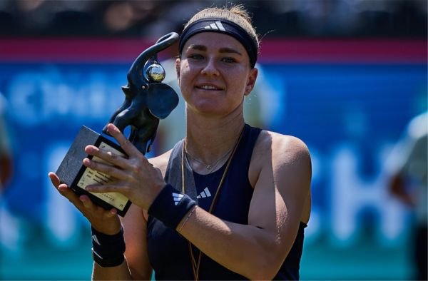 Karolina Muchova Wins Bad Homburg Title After Naomi Osaka Retires Injured in Final
