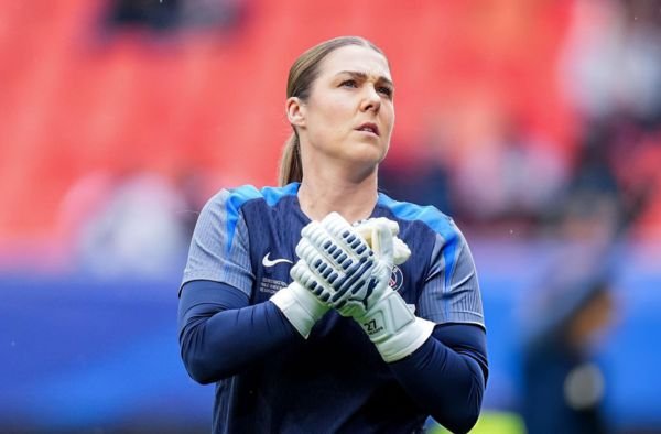 Former England Goalkeeper Mary Earps Signs Two-Year Deal with London City Lionesses