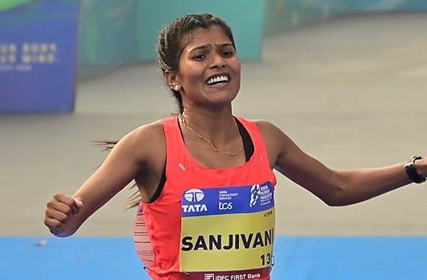 Sanjivani Jadhav Beats Harmilan Bains to Win Women's 5000m in Kolkata