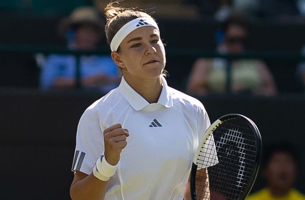 Karolina Muchova Halts Naomi Osaka's Wimbledon March to Reach Maiden Semi-Final