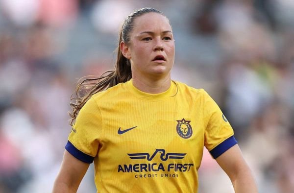 London City Lionesses Sign Denmark Defender Janni Thomsen From Utah Royals