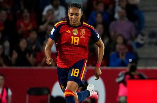 The End of Barcelona's Untouchable Era? Salma Paralluelo's Exit Raises Bigger Questions