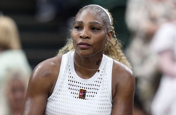 Serena Williams Suffers Knee Injury on Wimbledon Return as Doubles Hopes Hang in Balance
