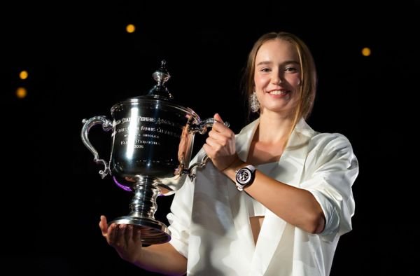 Elena Rybakina Beats Coco Gauff to Reach First US Open Final and Become World No. 1