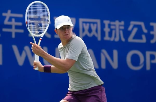 Iga Swiatek Cruises Into Wuhan Open Round of 16 With Straight-Sets Win